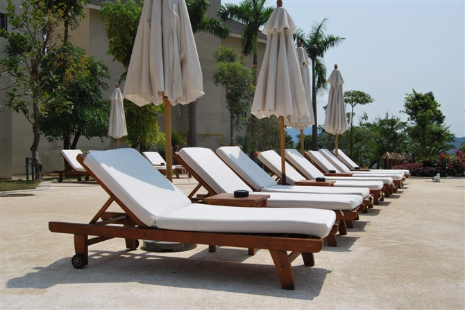 Resort Hardwood Lounger Fleet with Hotel Parasols — factory direct